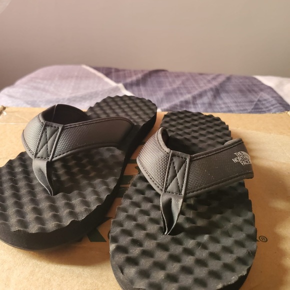 The North Face Black Flip Flops - Picture 2 of 6
